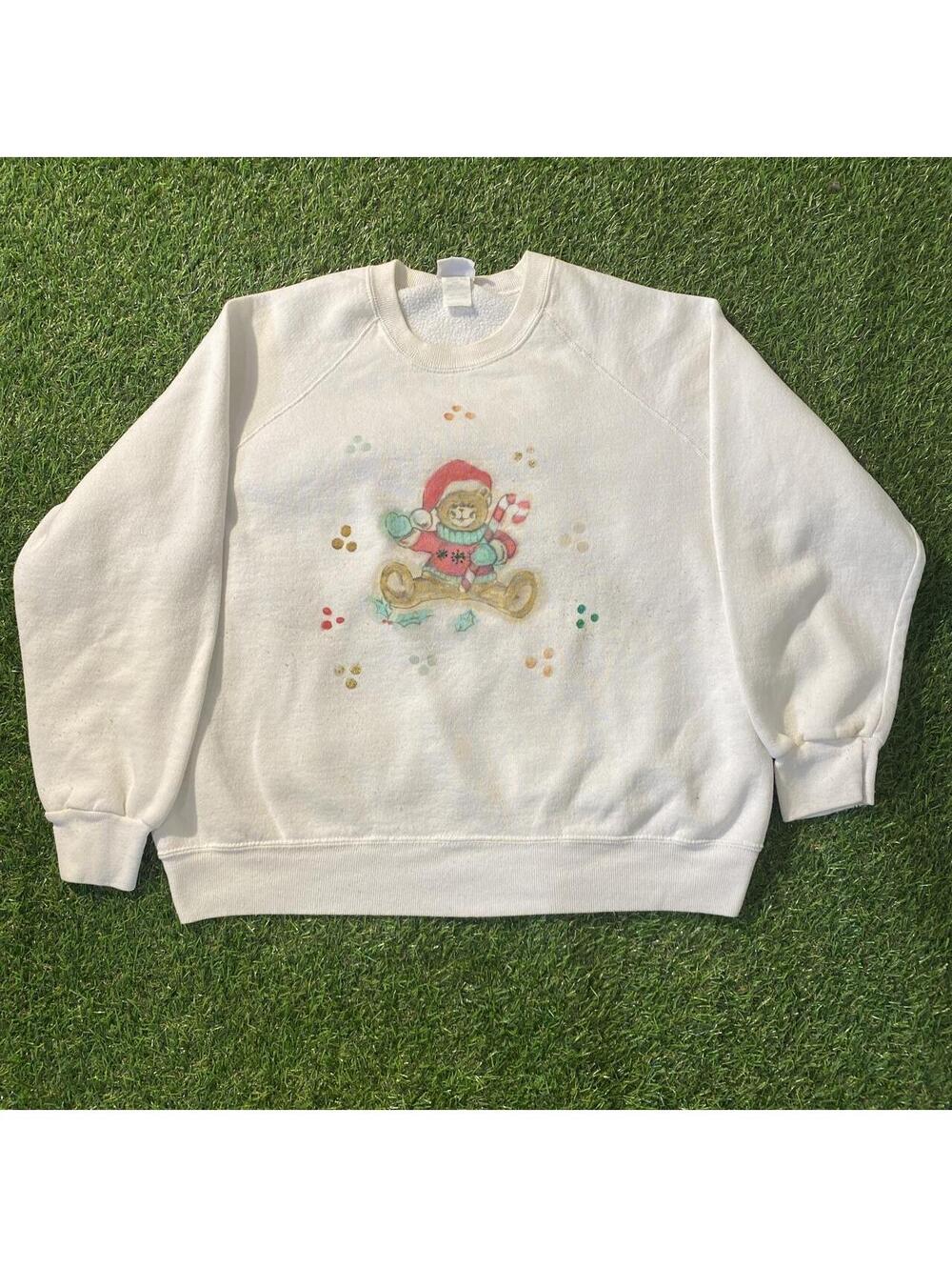 American Vintage Cream Sweatshirt with Pastel Holiday Bear Graphic